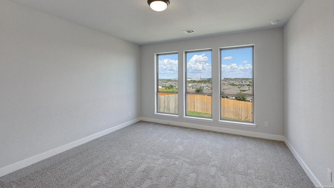 Spacious, unfurnished interior of a new home in Ladera, San Antonio (Image 21).
