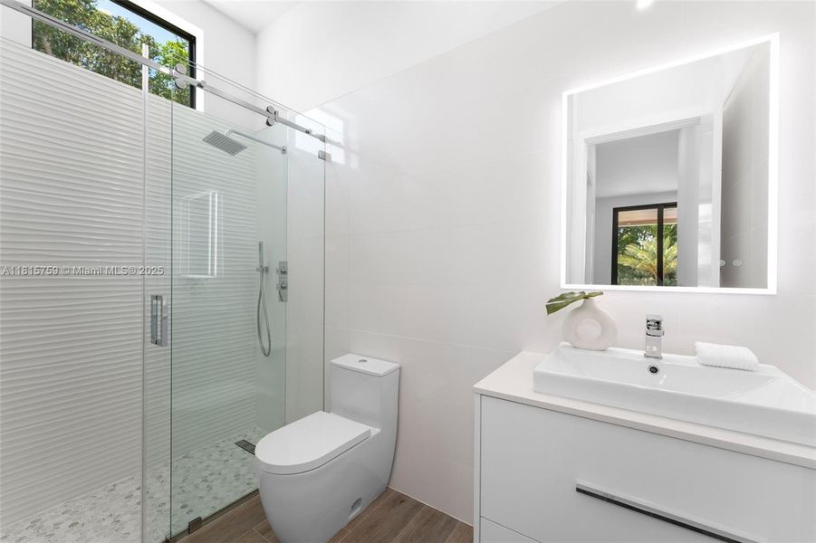 Furnished interior view inside a new home in , Pinecrest (Image 16).