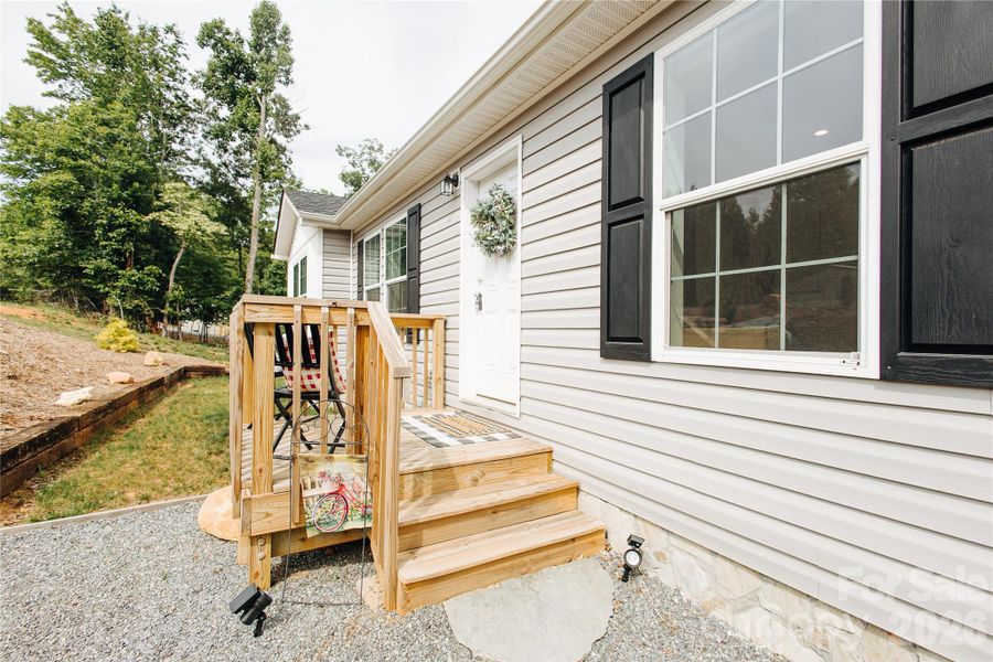 Exterior details and patio area of a home in , Nebo (Image 21).