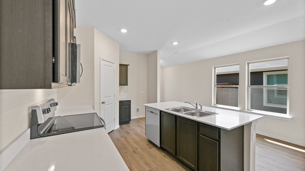 Furnished interior view inside a new home in Blaire Lake, Tyler (Image 7).