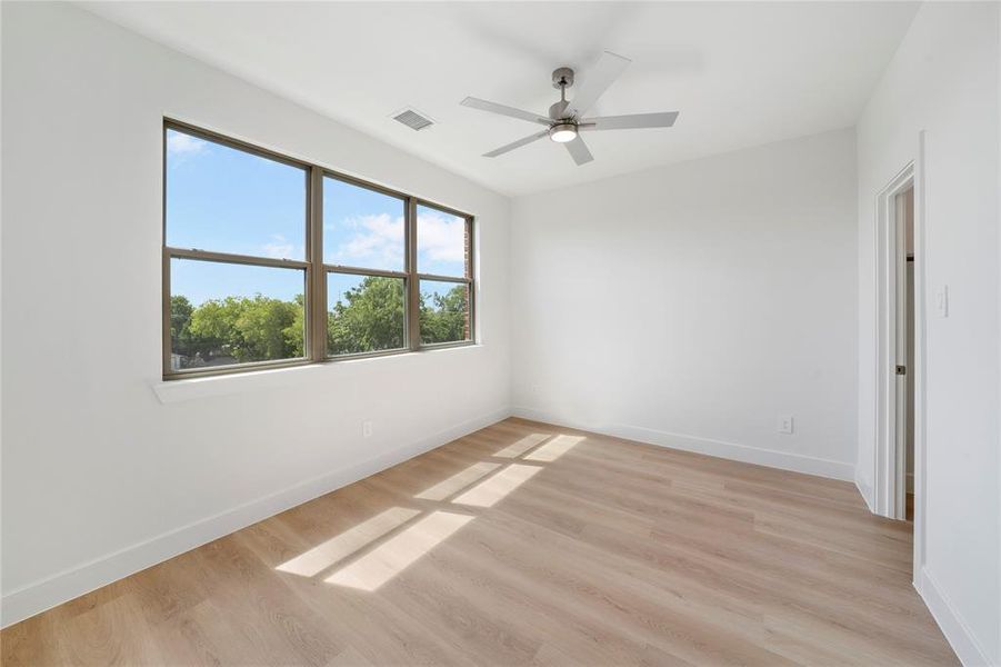 Spacious, unfurnished interior of a new home in , Farmers Branch (Image 26).