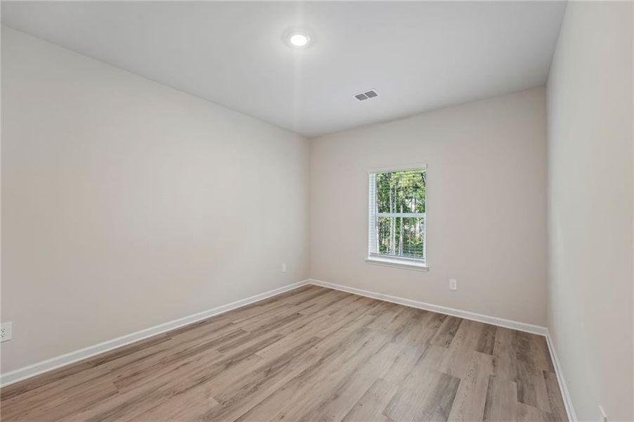 Spacious, unfurnished interior of a new home in Ivey Township, Dallas (Image 24).