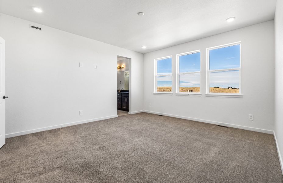 Spacious, unfurnished interior of a new home in Independence, Elizabeth (Image 12).
