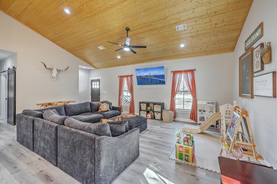 Community amenities in , Holly Hill (Image 33). Community amenities in , Holly Hill (Image 33).