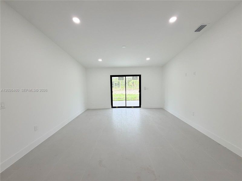 Spacious, unfurnished interior of a new home in , Lehigh Acres (Image 44).