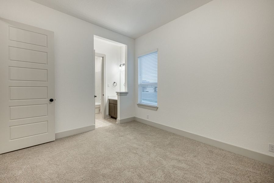 Spacious, unfurnished interior of a new home in Mesa Western, Cibolo (Image 31).