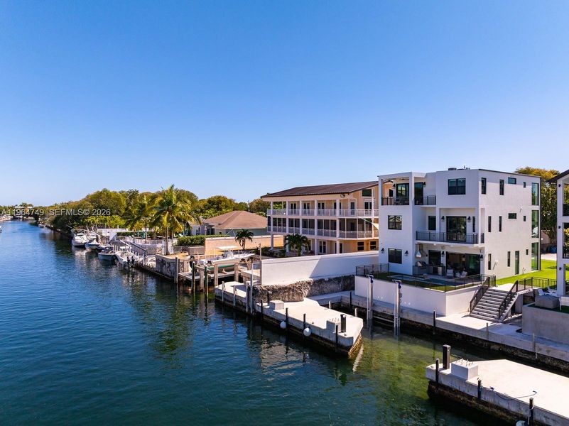 Condo located in Key Largo, FL showcasing its design and architecture (Image 5). Condo located in Key Largo, FL showcasing its design and architecture (Image 5).