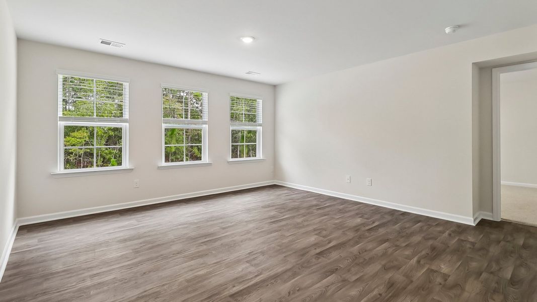 Spacious, unfurnished interior of a new home in Gates Village, Lugoff (Image 12).