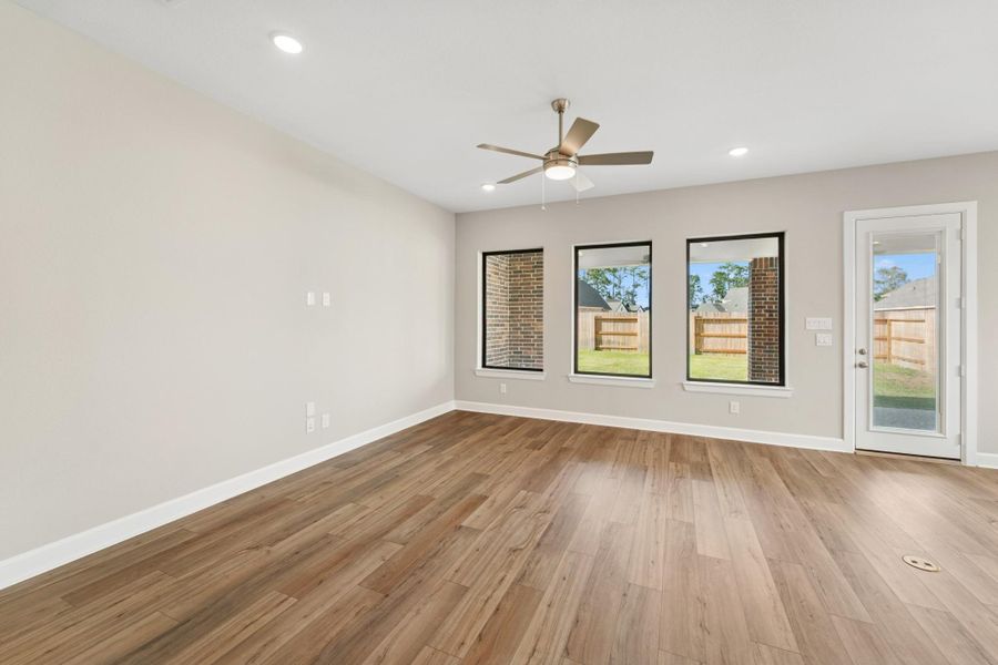 Spacious, unfurnished interior of a new home in The Meadows at Imperial Oaks, Conroe (Image 21).