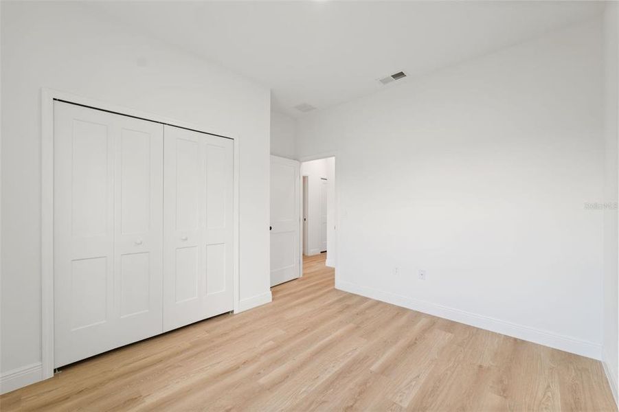 Spacious, unfurnished interior of a new home in , Ocala (Image 24).