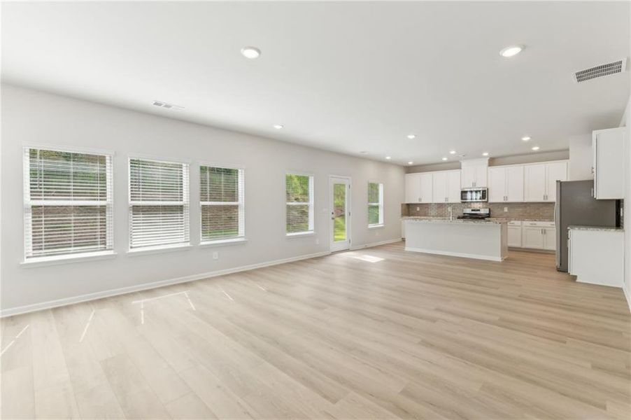 Spacious, unfurnished interior of a new home in Ivey Township, Dallas (Image 36).