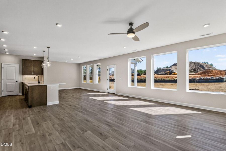 014-1920x1080-family-room