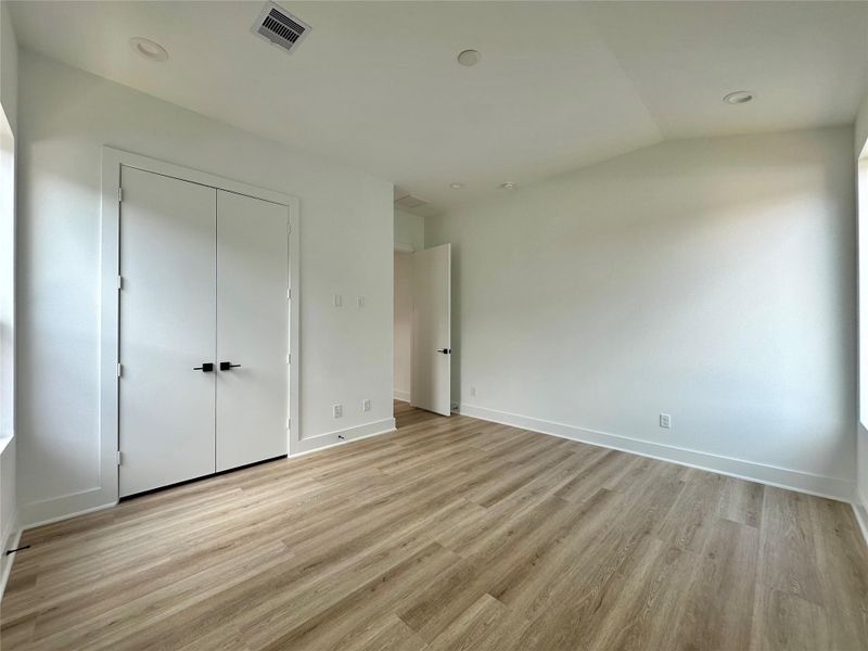 Spacious, unfurnished interior of a new home in , Missouri City (Image 31). Spacious, unfurnished interior of a new home in , Missouri City (Image 31).