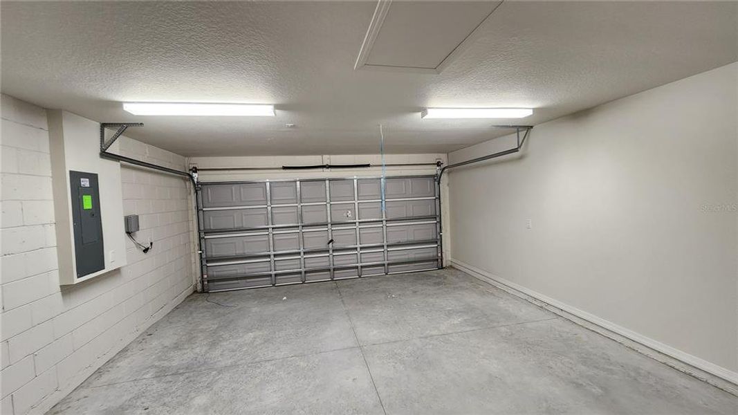 Spacious, unfurnished interior of a new home in , Dunnellon (Image 15).