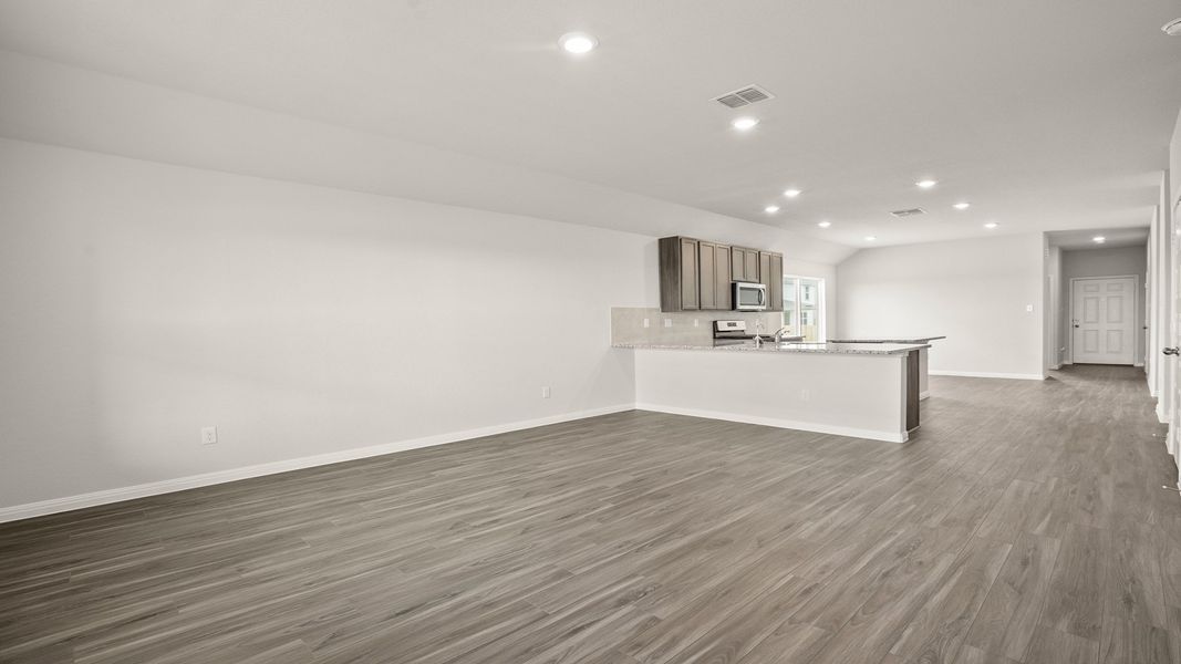 Spacious, unfurnished interior of a new home in Hunters Ranch, San Antonio (Image 17). Spacious, unfurnished interior of a new home in Hunters Ranch, San Antonio (Image 17).