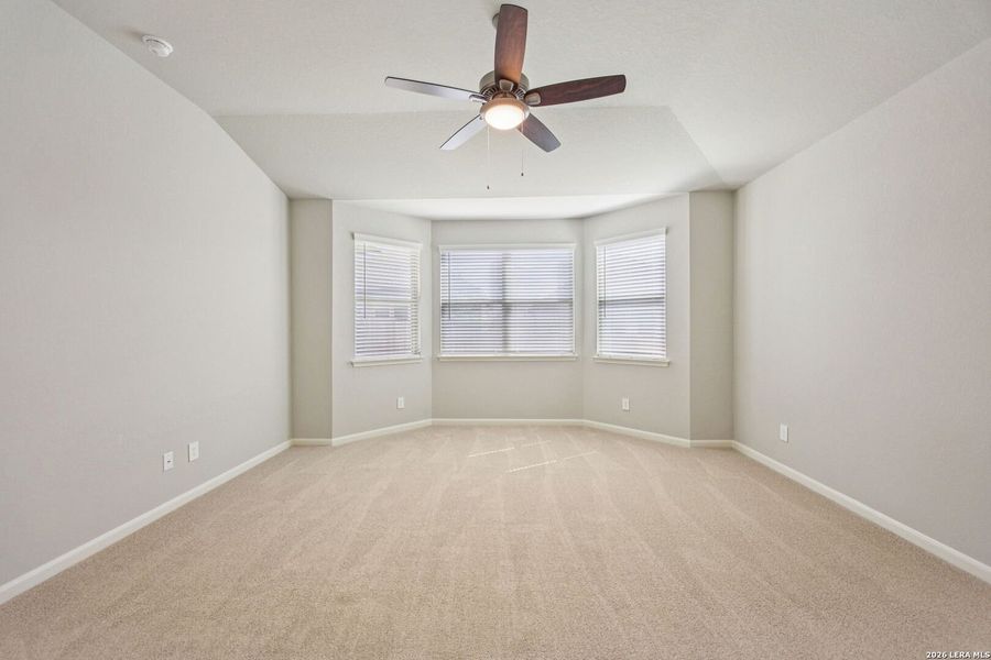 Spacious, unfurnished interior of a new home in Arcadia Ridge - Premier Series, San Antonio (Image 21).