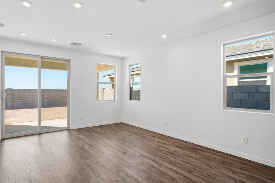 Spacious, unfurnished interior of a new home in Montana Vista - Highland, Buckeye (Image 23).