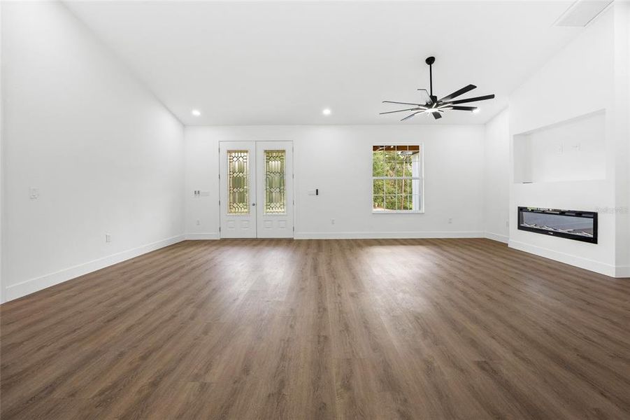 Spacious, unfurnished interior of a new home in , Ocala (Image 17).