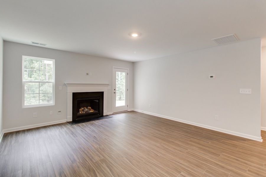Spacious, unfurnished interior of a new home in Ellington, Elgin (Image 26).