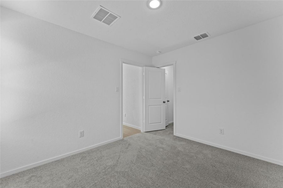 Spacious, unfurnished interior of a new home in Friendship Oaks, Fredericksburg (Image 14).