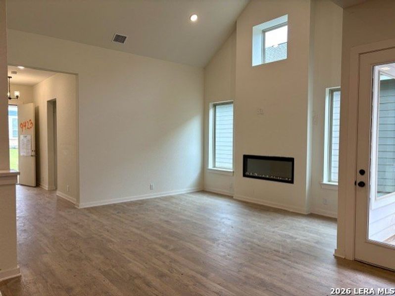 Spacious, unfurnished interior of a new home in The Crossvine, Schertz (Image 20).