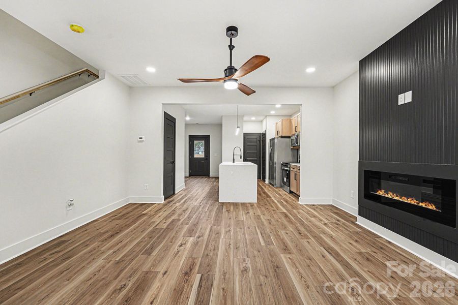 Spacious, unfurnished interior of a new home in , Concord (Image 16).
