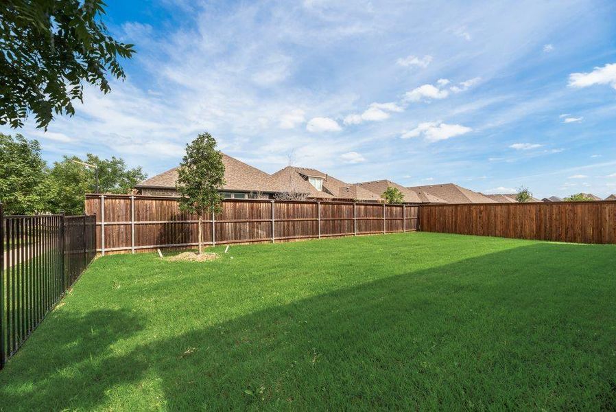 Exterior details and patio area of a home in Bayside, Rowlett (Image 26).