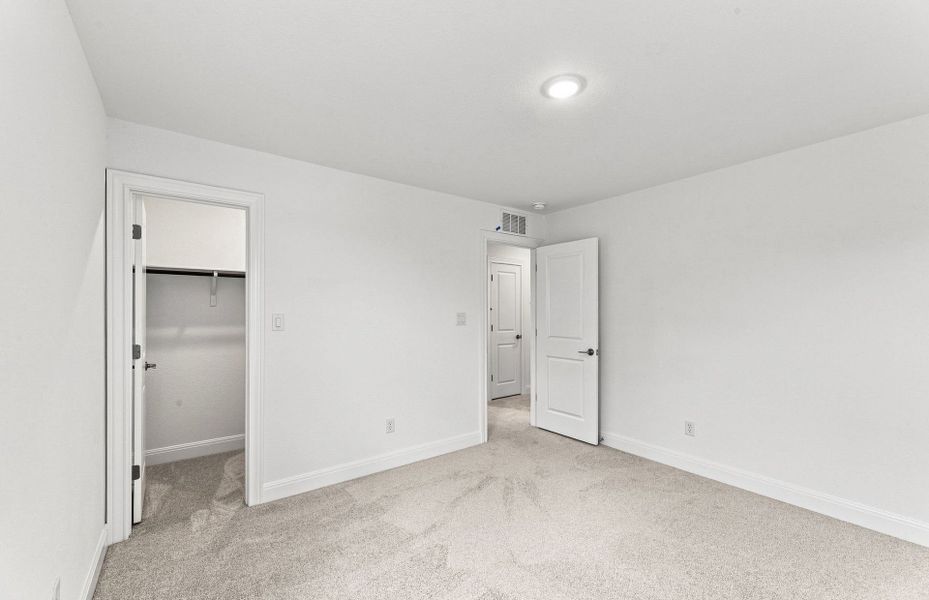 Spacious, unfurnished interior of a new home in Saddleback at Santa Rita Ranch, Liberty Hill (Image 29).