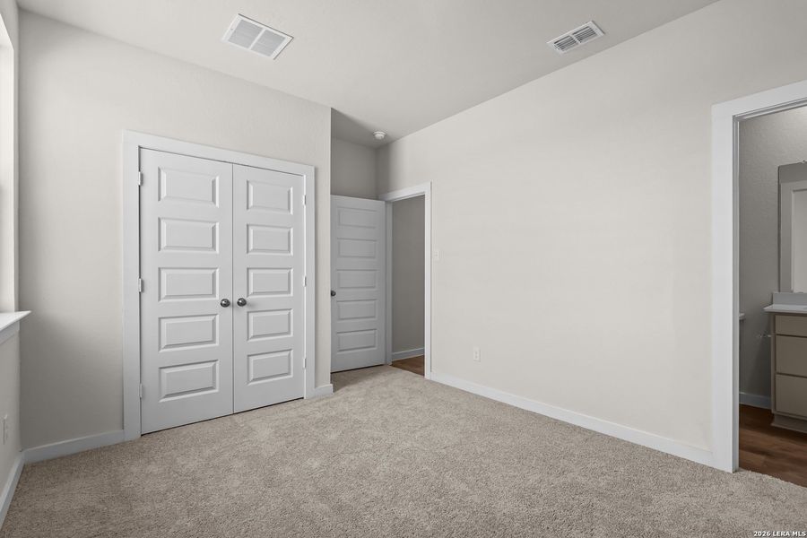 Spacious, unfurnished interior of a new home in Hiddenbrooke, Seguin (Image 24).