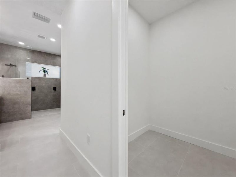 Spacious, unfurnished interior of a new home in , Port Charlotte (Image 40).