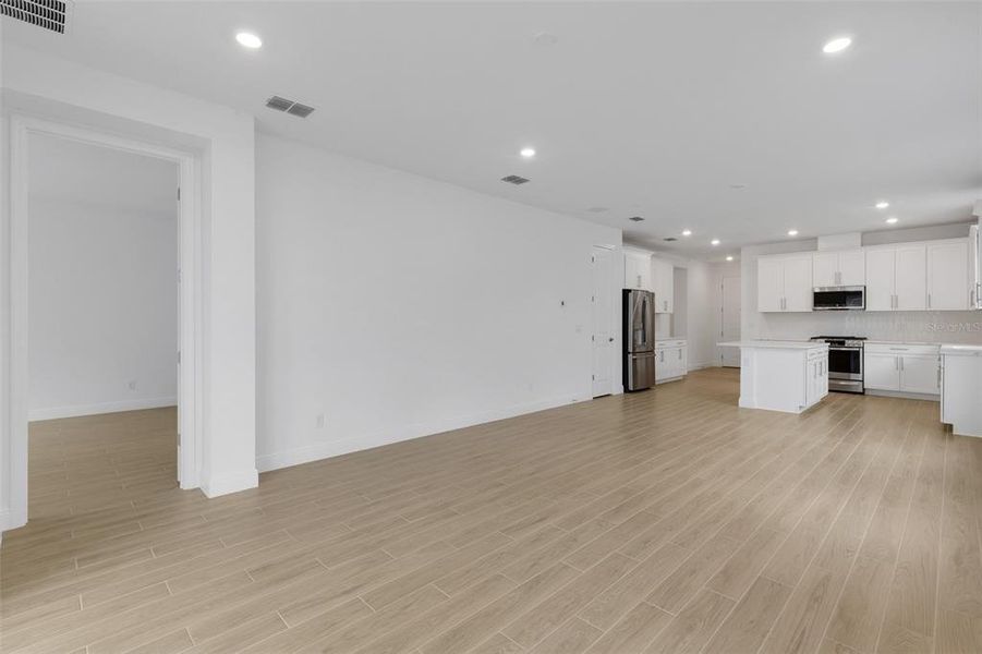 Spacious, unfurnished interior of a new home in Sweetwater at Lakewood Ranch, Lakewood Ranch (Image 34).