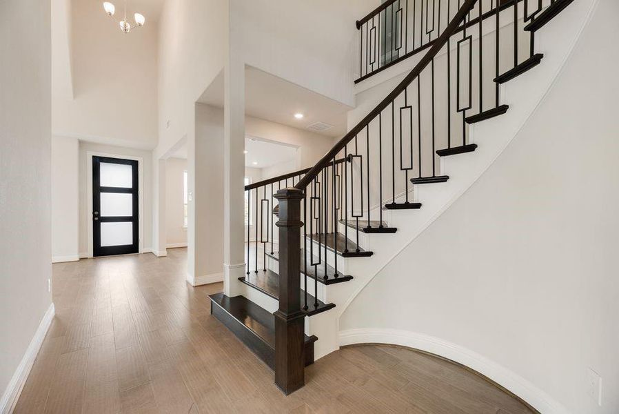 Spacious, unfurnished interior of a new home in Monterra, Fate (Image 22).