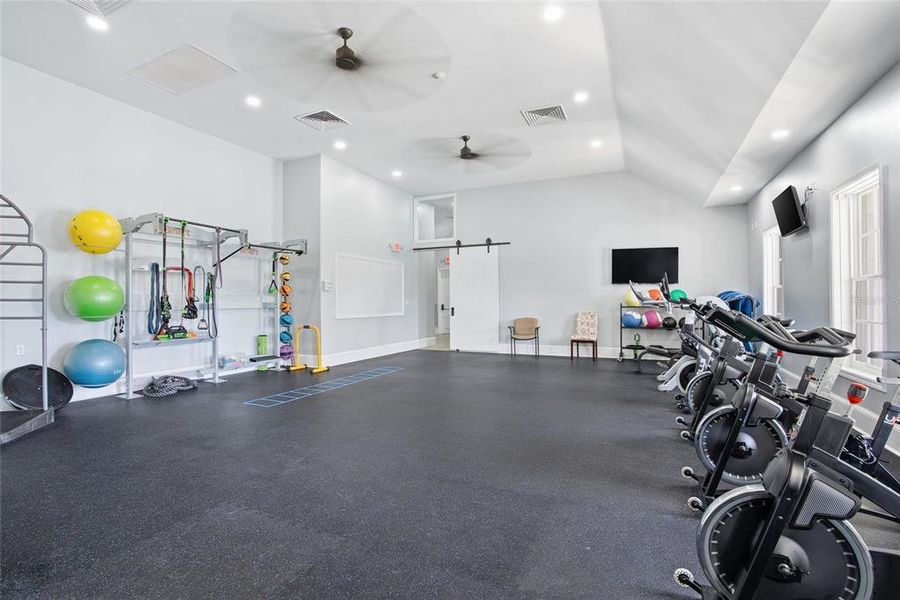 Community amenities in , Brooksville (Image 30).