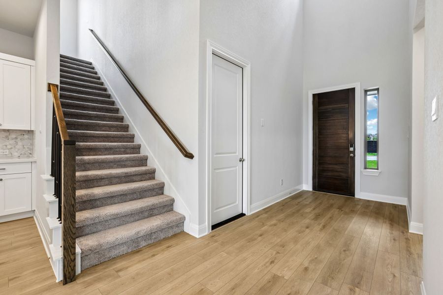 Spacious, unfurnished interior of a new home in 6 Creeks, Kyle (Image 37).