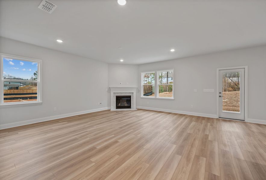 Spacious, unfurnished interior of a new home in Carriage Estates, Lexington (Image 17).