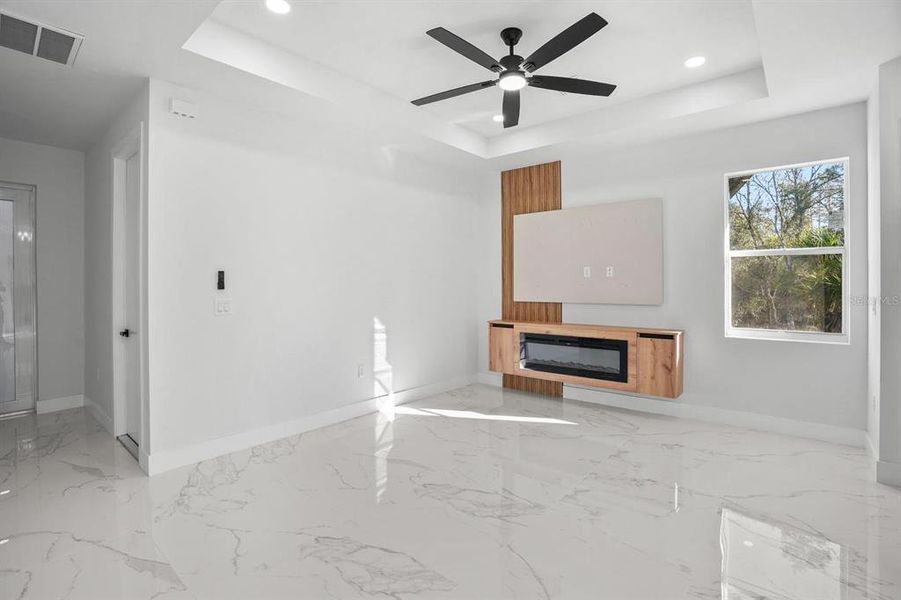 Spacious, unfurnished interior of a new home in , Port Charlotte (Image 12).