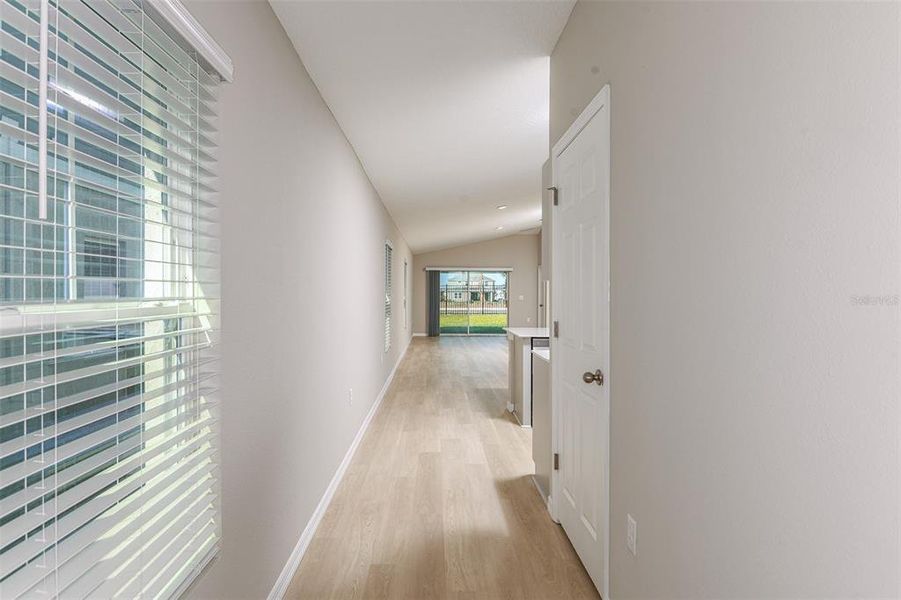 Spacious, unfurnished interior of a new home in Scenic Terrace, Lake Hamilton (Image 13).