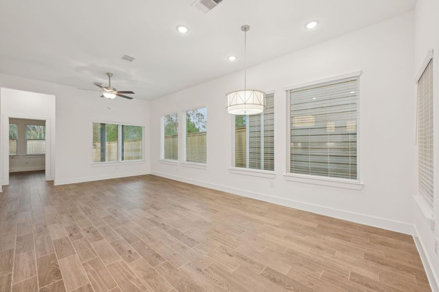 Spacious, unfurnished interior of a new home in Kresston 50's, Montgomery (Image 28).