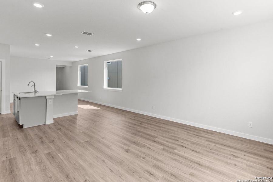 Spacious, unfurnished interior of a new home in Highland Ridge, New Braunfels (Image 21). Spacious, unfurnished interior of a new home in Highland Ridge, New Braunfels (Image 21).