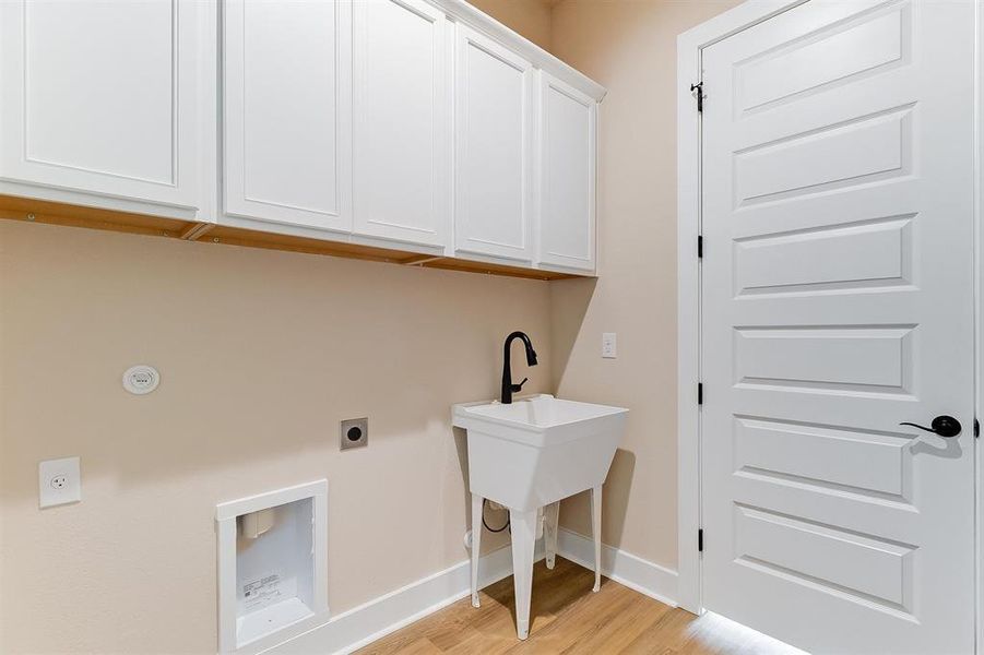 Furnished interior view inside a new home in , Marble Falls (Image 8).