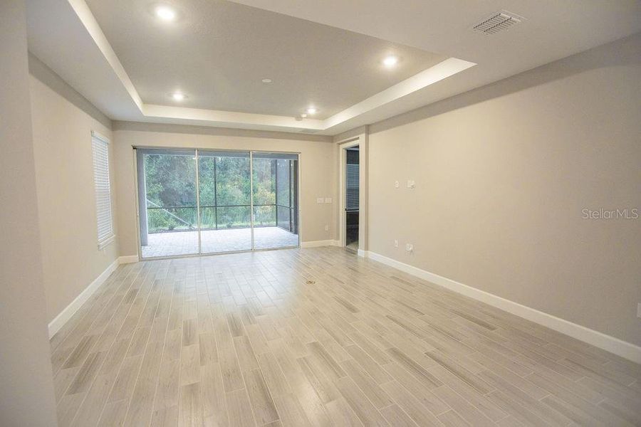 Spacious, unfurnished interior of a new home in , Wesley Chapel (Image 14).