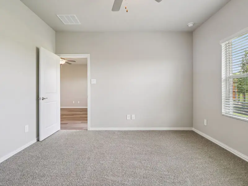 Spacious, unfurnished interior of a new home in Southridge, Princeton (Image 12).