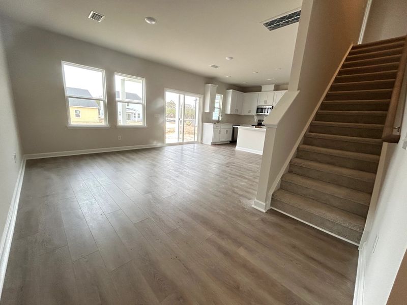 Spacious, unfurnished interior of a new home in Tea Farm, Ravenel (Image 8).