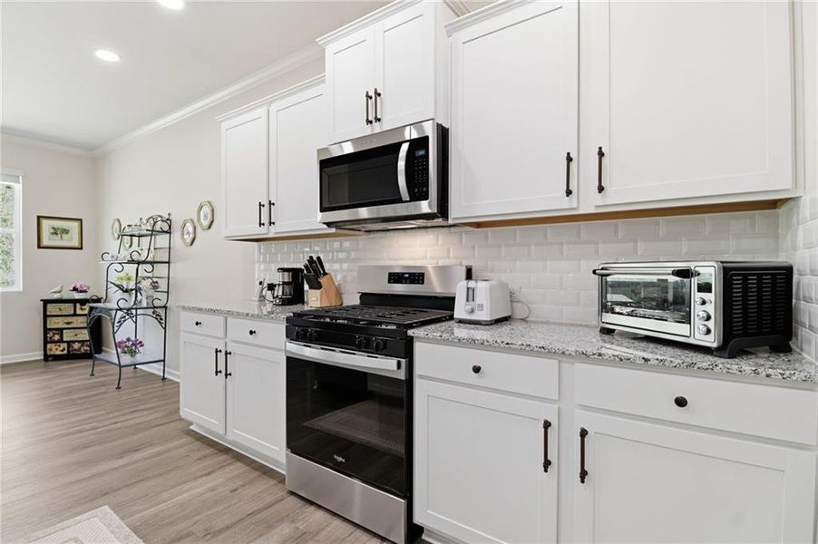 Furnished interior view inside a new home in , Dallas (Image 10).