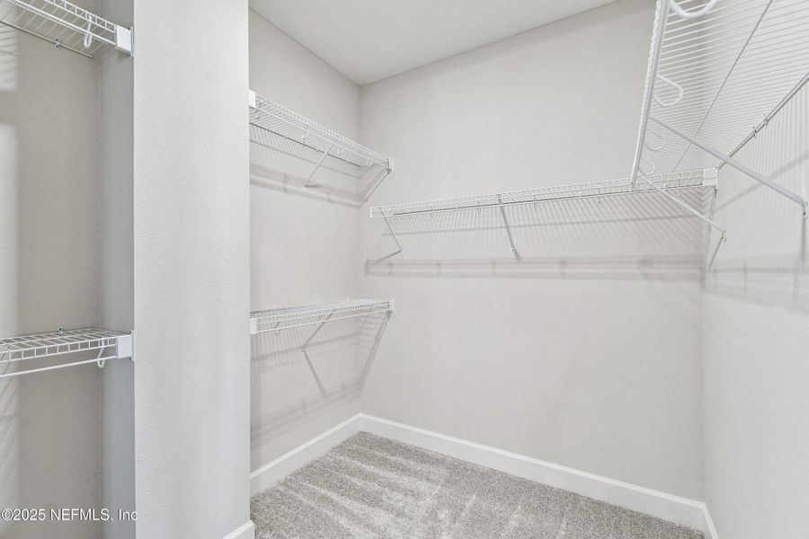 Spacious, unfurnished interior of a new home in , Jacksonville (Image 17).