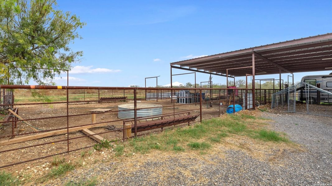 Community amenities in , Jourdanton (Image 35).