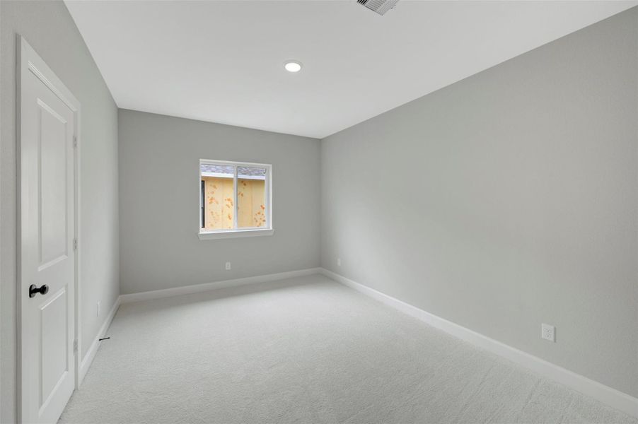 Spacious, unfurnished interior of a new home in Jordan Ranch - Premier Collection, Fulshear (Image 24).