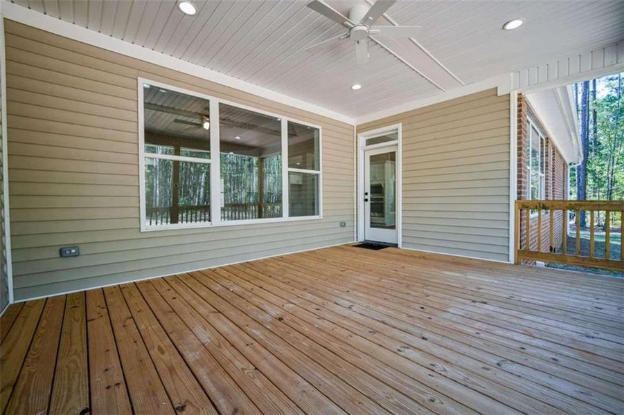 Exterior details and patio area of a home in , Mansfield (Image 4).