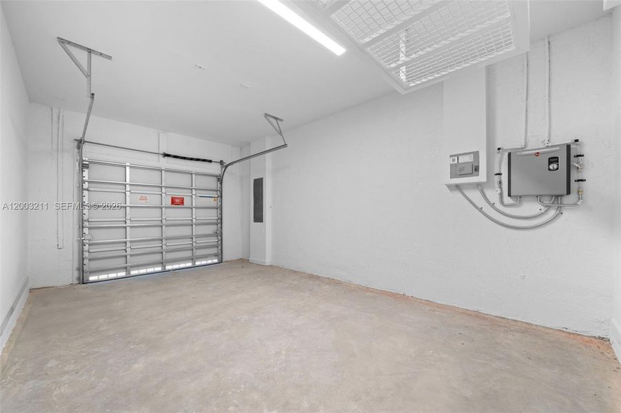 Spacious, unfurnished interior of a new home in , Homestead (Image 22).