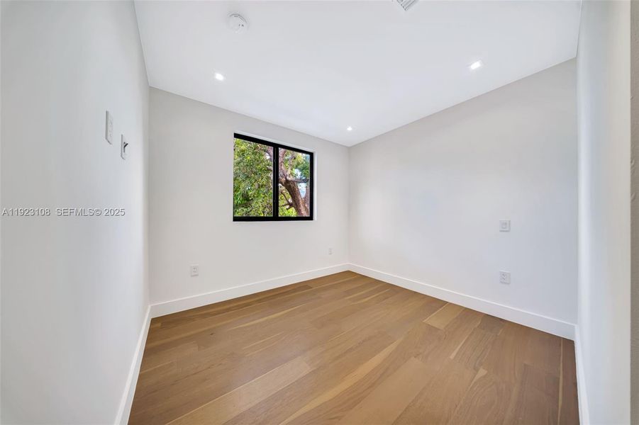 Spacious, unfurnished interior of a new home in , Miami (Image 46).